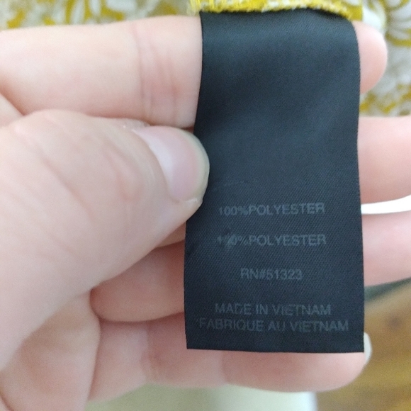 Cynthia Steffe Mustard Yellow and White Bow Sleeveless Blouse Size Medium - Picture 9 of 11